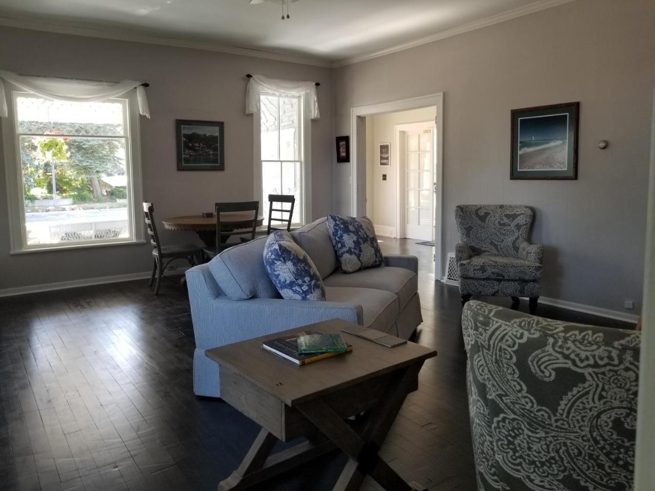 Charlevoix House Bed and Breakfast Buitenkant foto